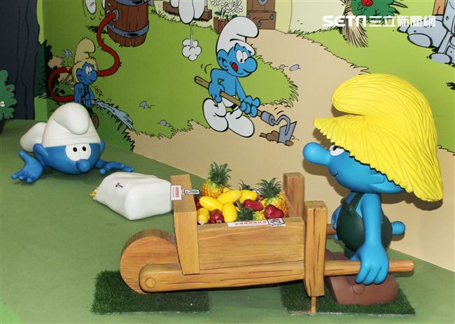 風迷全球比利時藍色小精靈村莊，體驗藍色小精靈的世界，藍色皮膚白色褲子身高只有三個蘋果高，據說他們都超過百歲了，超可愛的。（記者邱榮吉/攝影）