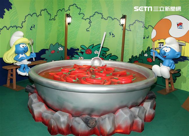 風迷全球比利時藍色小精靈村莊，體驗藍色小精靈的世界，藍色皮膚白色褲子身高只有三個蘋果高，據說他們都超過百歲了，超可愛的。（記者邱榮吉/攝影）