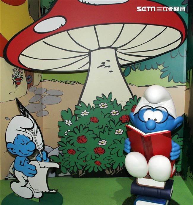 風迷全球比利時藍色小精靈村莊，體驗藍色小精靈的世界，藍色皮膚白色褲子身高只有三個蘋果高，據說他們都超過百歲了，超可愛的。（記者邱榮吉/攝影）