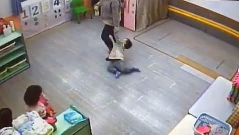 掐領過肩摔　台南一幼稚園這樣帶小孩