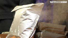 國軍新式野戰口糧及加熱式餐盒公開展示，口味選擇多樣性、提升食用飽足感。（記者邱榮吉/攝影）