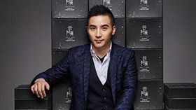  谷阿莫，鳳梨酥。（翻攝自臉書）