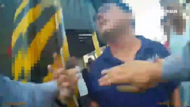 處理車禍遭掐頸　員警現身自訴委曲