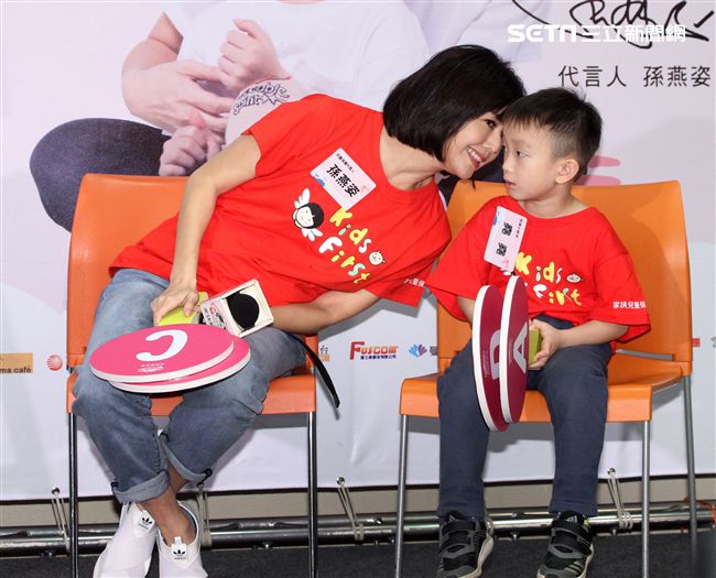 正懷第二胎身孕的孫燕姿首次參與國內守護兒童公益活動。（記者邱榮吉/攝影）