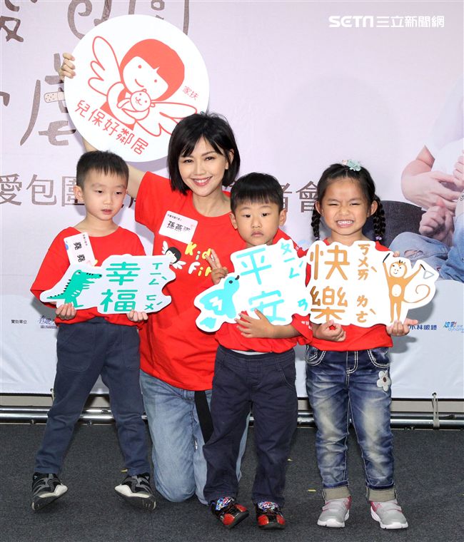 正懷第二胎身孕的孫燕姿首次參與國內守護兒童公益活動。（記者邱榮吉/攝影）