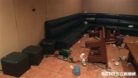 黃男不滿小姐轉檯鬧失蹤，憤而偕同朋友砸店洩憤（翻攝畫面）