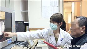 62歲向先生不幸中風還有「靜默性吸入」影響吞嚥，接受鼻胃管進食並積極復健，吞嚥功能恢復正常，已順利移除鼻胃管。（圖／阮綜合醫院提供）