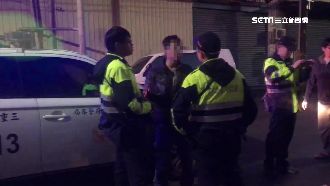 控鄰居半夜搥牆　醉男怒踹12台機車