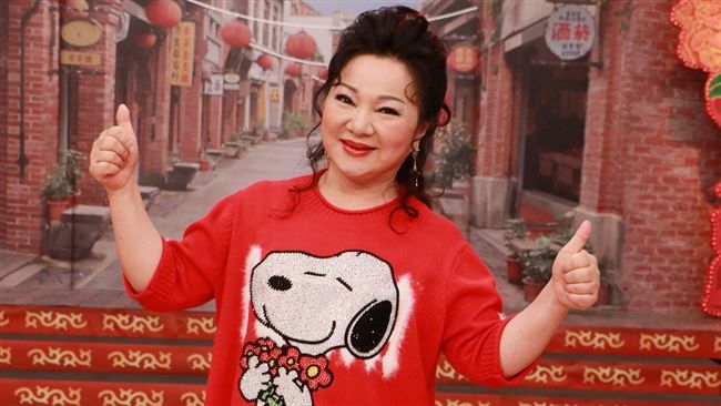 白冰冰玩遊戲出意外！後腦勺重擊舞台