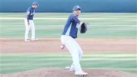 王維中最快球速飆152公里韓職NC恐龍隊投手王維中熱身賽對戰UCLA校隊，最快球速飆152公里。中央社記者曹宇帆洛杉磯攝　107年3月1日