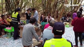 賭客山間「打野戰」　發財金露餡遭逮