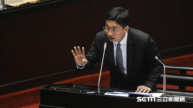 蔡適應：軍改樓地板38990沒問題