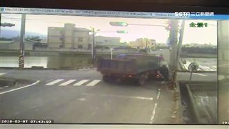 害騎士摔田溝　「鐵牛」肇逃全都錄