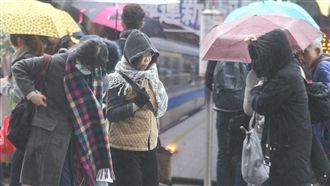 明晚變天濕冷到跨年！北部下探14度