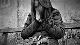 外國女子,難過,哭泣,家暴,圖／翻攝自Pixabay