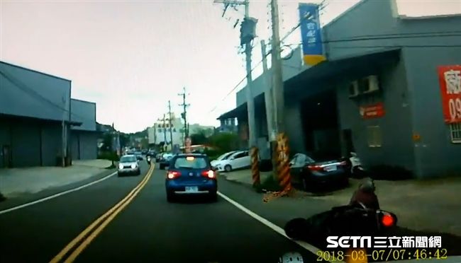大力按碟煞…女騎士撞電線桿爆頭亡