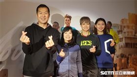 右起陳姿雅、陳菀婷以及前男籃國手東方介德（圖／記者劉家維攝）