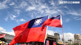 「愛國旗愛國家」國慶大會在國父紀念館登場。（記者邱榮吉/攝影）