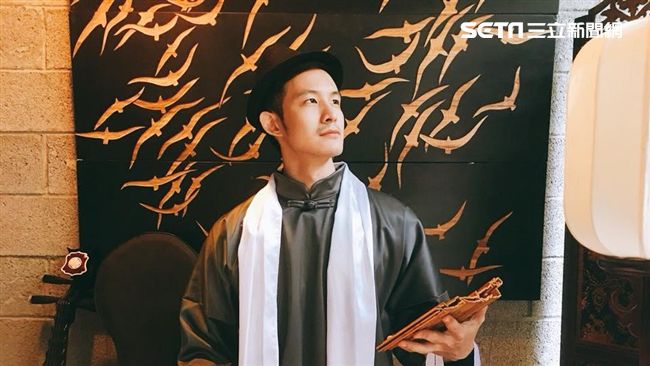 臣服學生情畫　波特王預告撩妹得來速