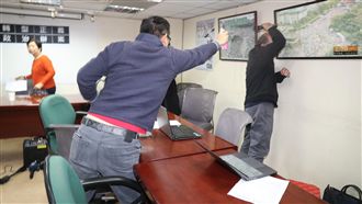 統派男闖獨派地盤　朝蔡丁貴噴生髮水