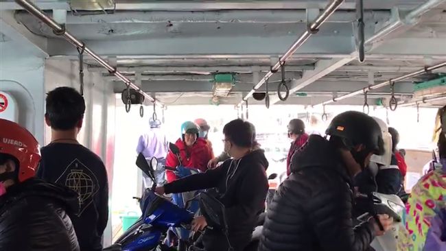 高雄渡輪海上發生碰撞　70人受驚嚇