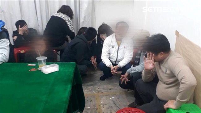 Line招攬賭客　警方破門逮39人