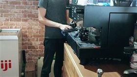 「我付錢了嗎？」失智婆婆緊張用餐　老闆竟說謊騙人
圖／翻攝自基隆人臉書
https://www.facebook.com/groups/Keelungpeople/permalink/10154821469792595/