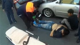 嘉義,賓士,修車廠,汽車維修廠,三寶,掛彩,擦撞,車禍(圖/翻攝畫面)