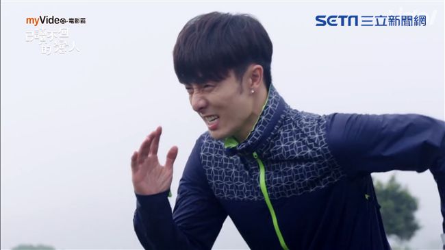 拖輪胎也要練　鮮肉男星被操到鐵腿！