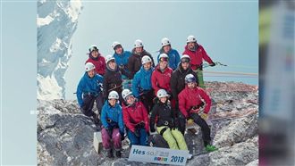 看了忍不住歪頭！大學生拍出超狂合照