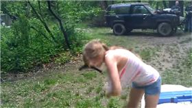 槍械,YpuTuber,影片,試槍,開槍　圖／翻攝自YouTube