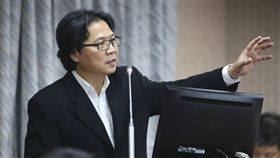 葉俊榮：安家固園計畫華而不實 已調整內政部長葉俊榮（圖）12日在立法院接受立委質詢時表示，「安家固園」計畫不務實、華而不實，已著手改變，才有都市危險及老舊建築物加速重建條例，搭配都市更新，改善居住環境。中央社記者吳翊寧攝　107年3月12日