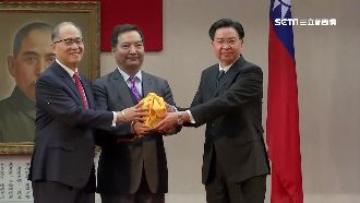 馬屁拍到馬腿上　吳釗燮：浪費心思