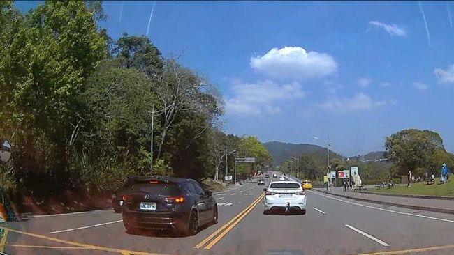 馬3玩命超車　挨轟：移動式神主牌