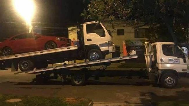 轎車爆胎求救拖吊車　結局竟超展開