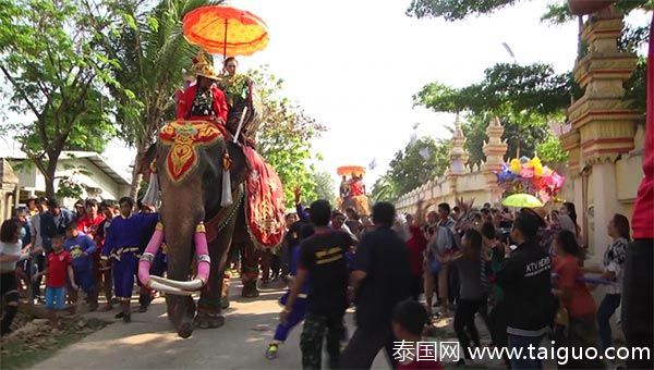 騎象出巡撒20萬泰銖　富婆：做功德