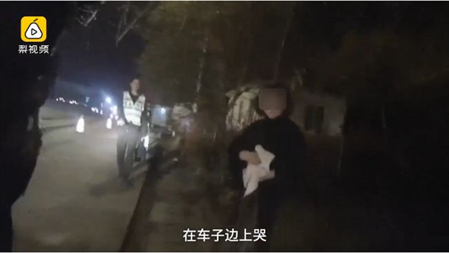 副駕妻一路碎唸　老公爆炸把她踹下車