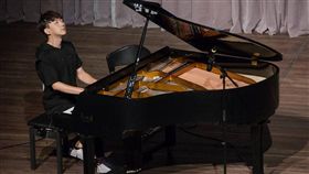 無名小站背景音樂《The truth that you leave》，創作者是台灣人Pianoboy高至豪／Pianoboy高至豪臉書