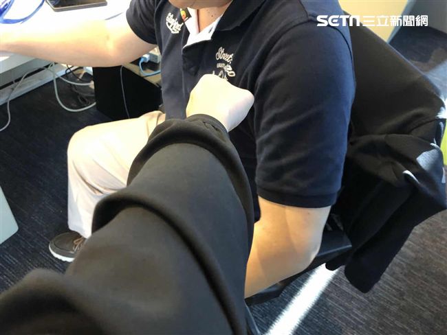 女友家暴害失明　他仍籌手術費照顧她
