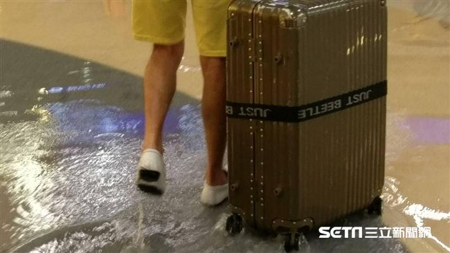 行李箱成移動棺木！男友疑拖屍搭捷運