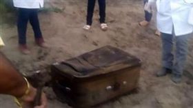 秘魯死亡車禍,行李箱,焦屍（圖／翻攝自推特）