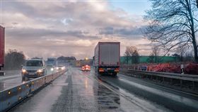 16:9
公路 貨車 路肩 拋錨
圖／翻攝自pixabay
https://pixabay.com/photo-3141926/