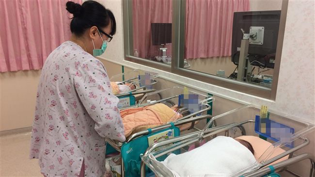 借卵生雙胞胎　68歲婦揭產子秘辛