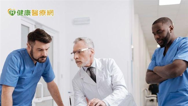 醫師年齡影響患者死亡？看診量是關鍵