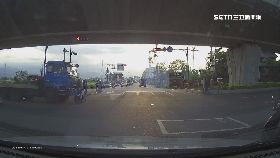 紅綠燈害撞12001