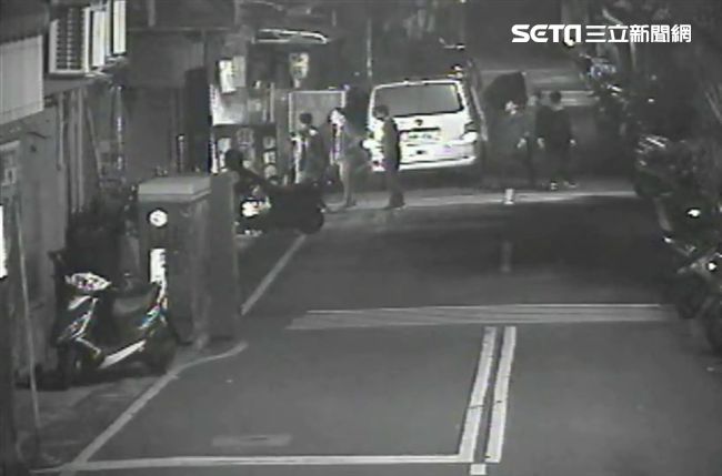 疑砸車遭報復！　少年返家遭伏擊砍傷