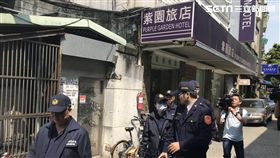 偵辦港女箱屍案的鑑識人員重回飯店進行採證（楊忠翰攝）