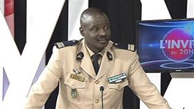 塞內加爾一架軍用直升機墜落，尋獲7名傷者，13人下落不明。（圖／翻攝推特）