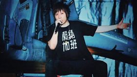 ▲阿信近來頻頻感性告白，引發網友猜測有對象了！（圖／翻攝自FB）