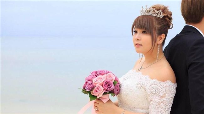 女星尺度大開拍廣告　豐胸俏臀全都露